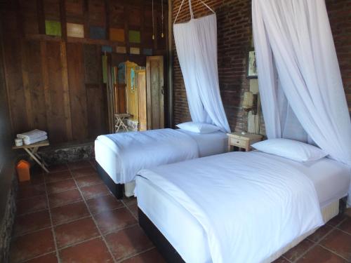 Postel nebo postele na pokoji v ubytování Cocohuts Hotel