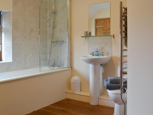 a bathroom with a sink and a shower and a toilet at Orchard Cottage - Ukc4300 in Littleham