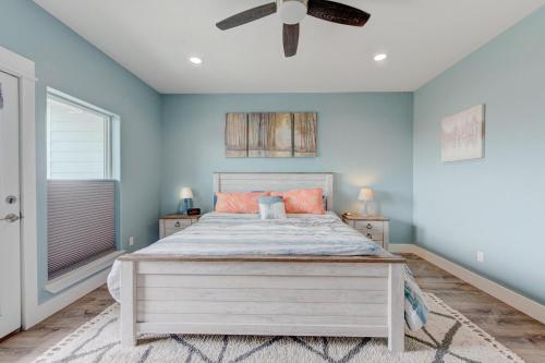 a bedroom with a bed and a ceiling fan at Beach Life in Port Aransas