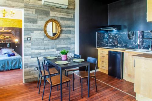 Kuchyň nebo kuchyňský kout v ubytování Proximité Centre/Fac/Mayol 2Clim