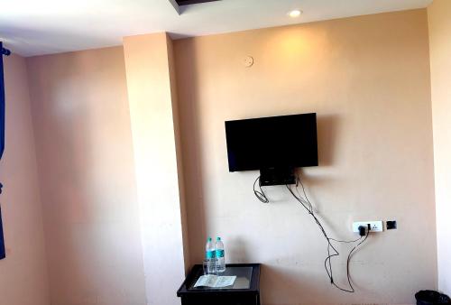 a room with a flat screen tv on a wall at HANU VATIKA The FAMILY CHOICE in Shimla