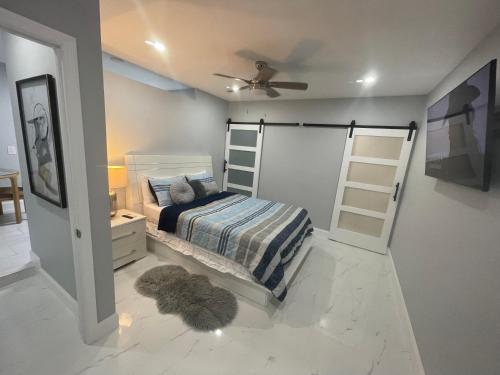 a bedroom with a bed with a ladder and a bed sqor at Villa Sosa in Fort Myers