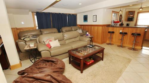 Χώρος καθιστικού στο Semi-Oceanfront, Wild Horses, Pets Welcome, Private Pool, 4x2064, Happy Hours