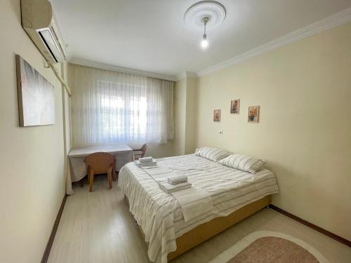 Ένα ή περισσότερα κρεβάτια σε δωμάτιο στο 2 bedroom family apartment in the city center