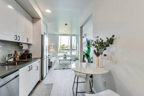 Ett kök eller pentry på Light-Filled Open One-Bedroom in West Oakland