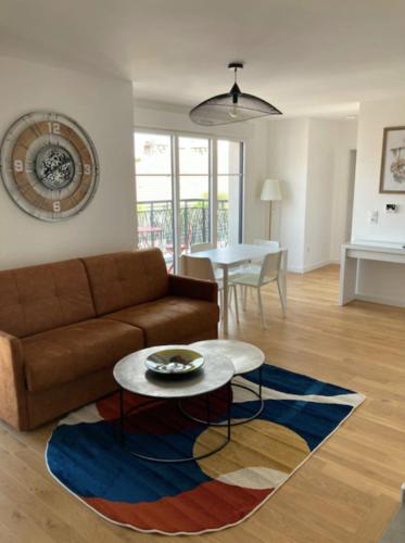 Superb 45 m quiet in Suresnes with parking