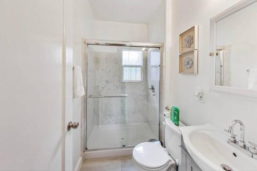 a bathroom with a shower and a toilet and a sink at Right Across From Campus 2BR 1b in Berkeley