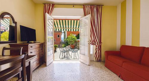 TV a/nebo společenská místnost v ubytování Residenza dei Fiori