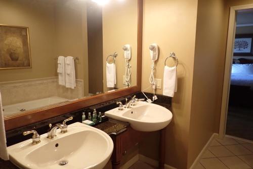 Un baño de Pine Barn Inn
