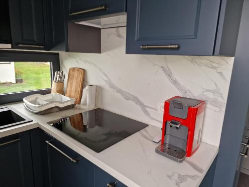 Kuchyň nebo kuchyňský kout v ubytování STUDIO - VAKANTIEPARK GROTE ZEEMEEUWEN KOKSIJDE