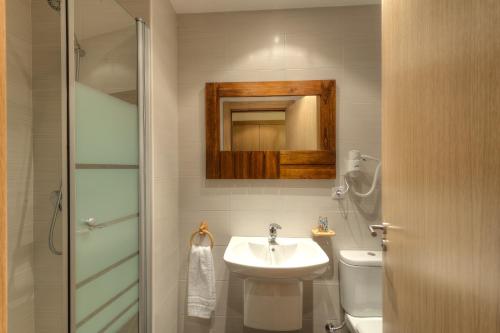 Bilik mandi di Apartaments Flor De Neu