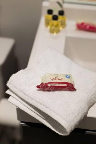 a pile of towels sitting on top of a bathroom sink at 6768 - 102 Cozy and Fresh Mini Studio with kitchen by Denstays in Montréal