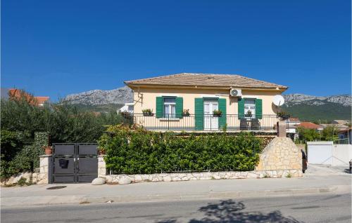 4 Bedroom Lovely Apartment In Kastel Sucurac