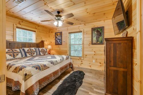 a bedroom with a bed and a ceiling fan at Bear Clubhouse in Pigeon Forge