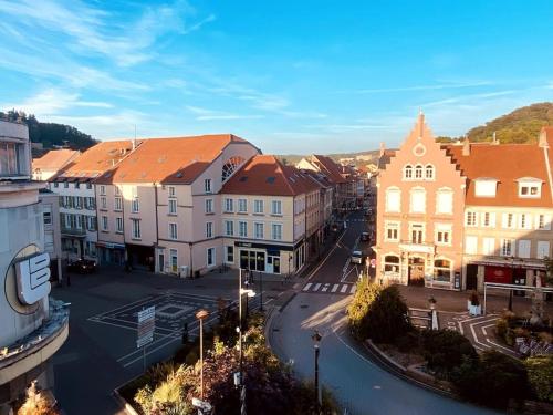 a view of a city with buildings and a street at Appartement en centre-ville in Saint-Avold