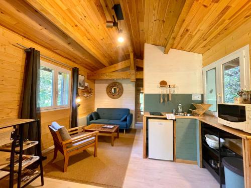 Kuchyň nebo kuchyňský kout v ubytování Gîte familial en pleine nature- Domaine Temali