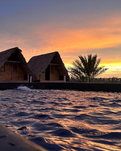 Kolam renang di atau dekat dengan Playa Escondida Mayapo