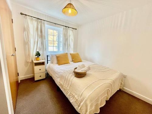 a bedroom with a bed with a basket on it at 2 Bed Luxury Apt in Gravesend in Kent