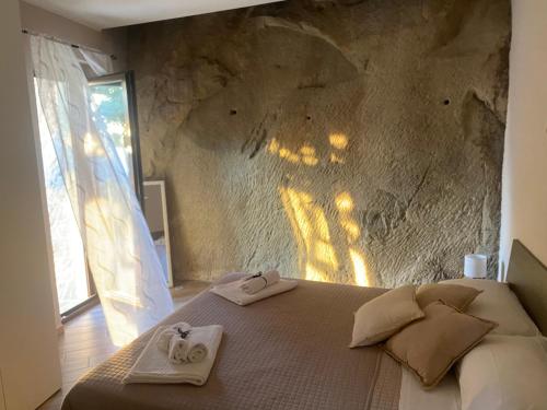 a bedroom with a bed with towels on it at B&B L'Arenaria in Pietrapertosa