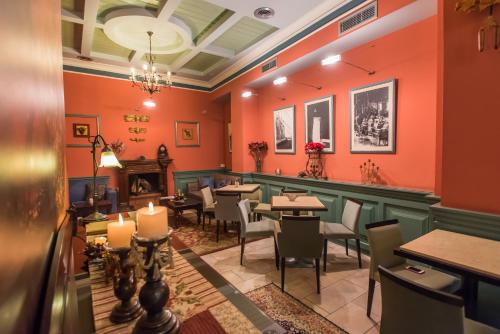 a restaurant with tables and chairs and a fireplace at City Hotel Apollonion in Karpenision