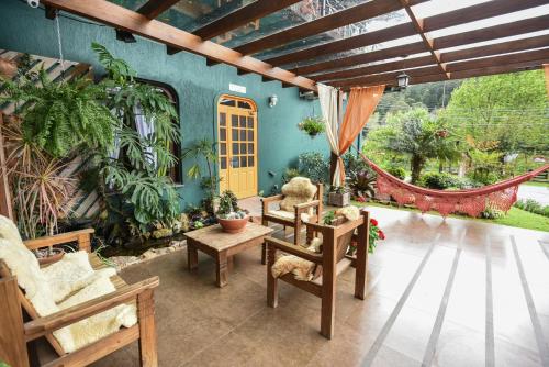 Taman di luar Pousada Três Pinheiros