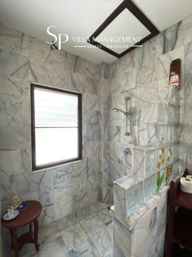 Koupelna v ubytování Authentic Thai Style Villa