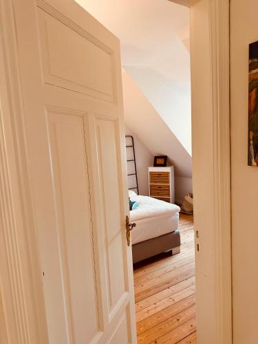 a door leading to a bedroom with a bed at Villa am Strand in Eckernförde