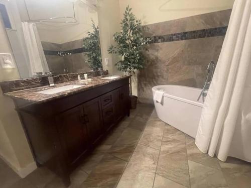 Phòng tắm tại Suite 3 - Sweet Macon Home