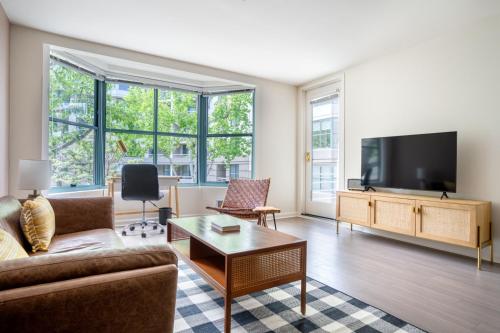 Gallery image of South Beach 2br w pool tennis spa SFO-1400 in San Francisco