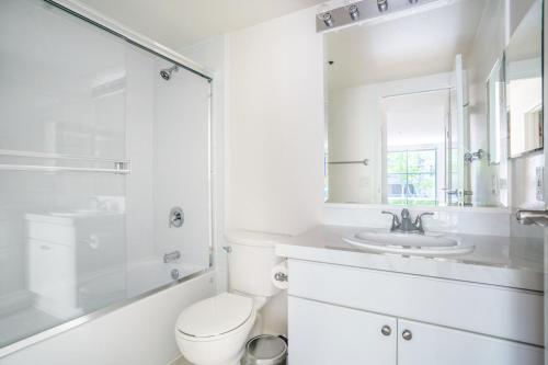 Ένα μπάνιο στο South Beach 2br w pool tennis spa SFO-1400