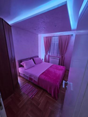 Llit o llits en una habitació de Luxury Apartments Belgrade
