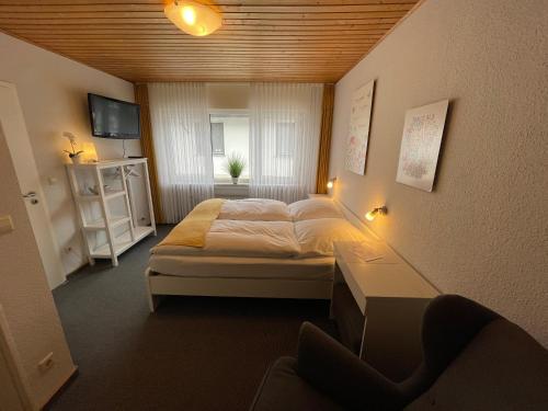 En eller flere senge i et værelse på Ferienwohnungen Haus zur Linde