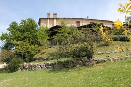 an old building on top of a grassy hill at Valle Rosa in Spoleto