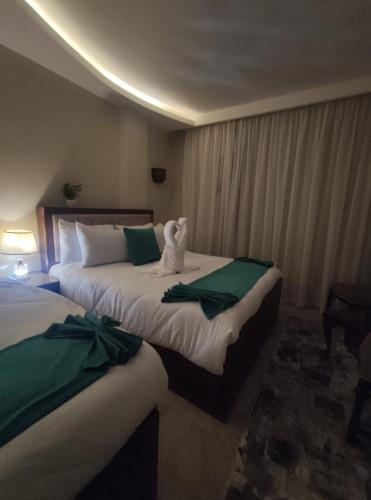 Diamond Pyramids View Apartment – Photos 3