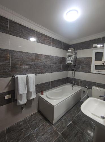 Diamond Pyramids View Apartment – Photos 5