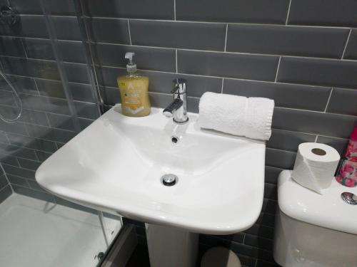 Principality Suites; One Bed By Property Promise photo 25