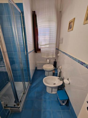a bathroom with two toilets and a glass shower at IsolaHome in Isola delle Femmine