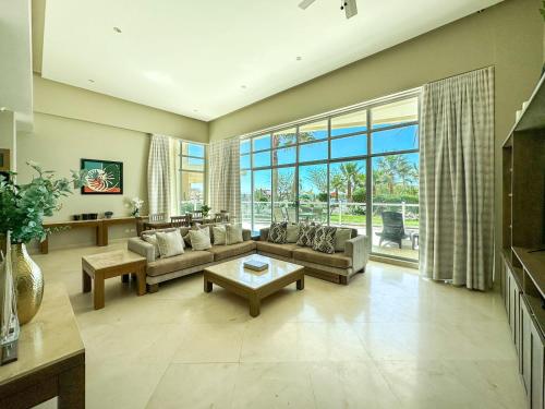 Splash into Style Ground Floor Poolside Condo – Photos 2