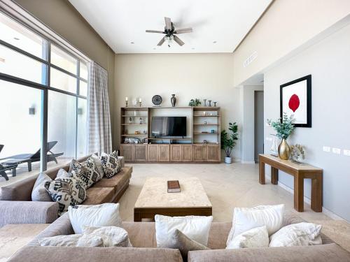 Splash into Style Ground Floor Poolside Condo – Photos 5