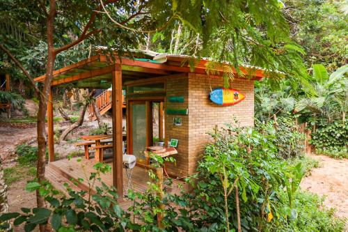 Κήπος έξω από το Alquimia Zen IGLUs de eucalipto na Reserva Aruá