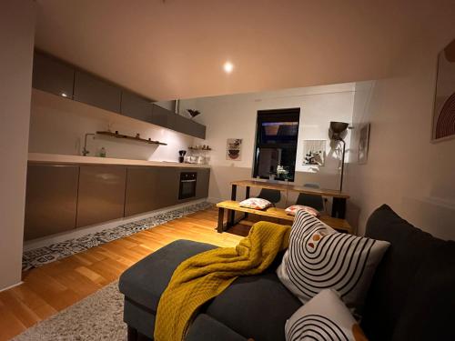 a living room with a couch and a kitchen at Luxury Townhouse, Manchester Sleeps 6 in Manchester