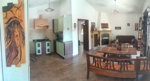 Ranch la Valle arcidossoにあるキッチンまたは簡易キッチン