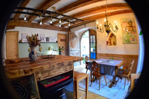 a kitchen and dining room with a table and chairs at Chaud'Vin in Kaysersberg