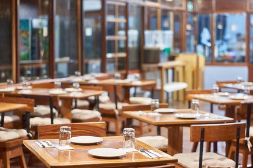 Un restaurante u otro lugar para comer en Manish Hotel Ecólogico