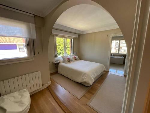 a bedroom with an archway with a bed and a window at Rayo de sol in Altamira