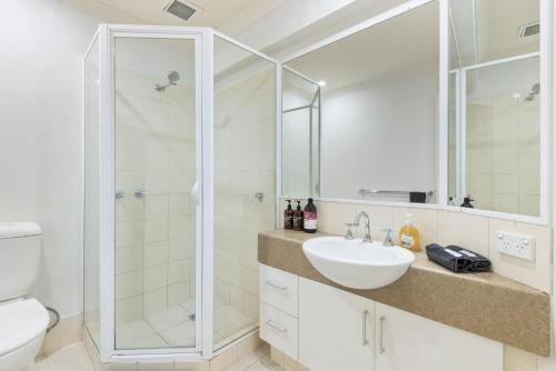 a bathroom with a shower and a sink and a toilet at Royal Respite Spacious Apartment - Walk to Restaurants in Perth