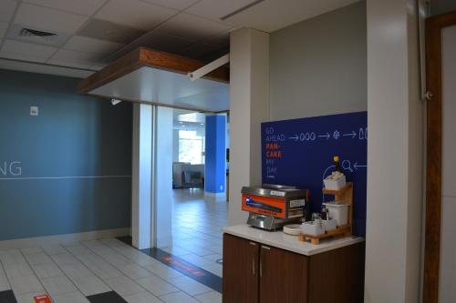 Kuchyň nebo kuchyňský kout v ubytování Holiday Inn Express & Suites - Liberal by IHG