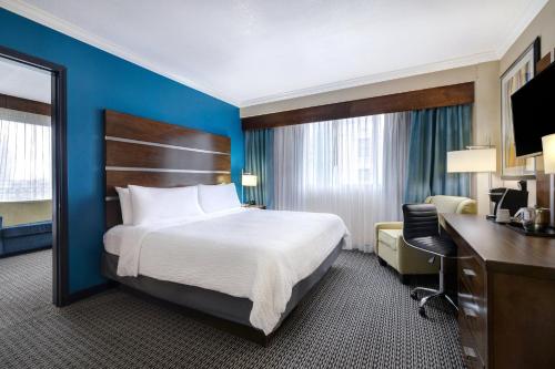Holiday Inn Houston Downtown, an IHG Hotel Image