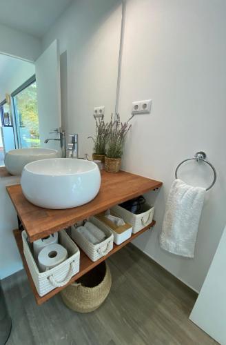 a bathroom with a sink and a mirror at Refúgio do Lago in Frossos