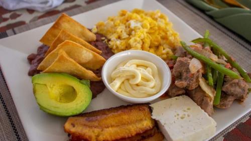 Φαγητό σε αυτό το ξενοδοχείο ή κάπου εκεί κοντά